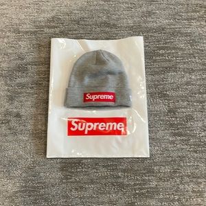 Supreme Bennie and shopping bag